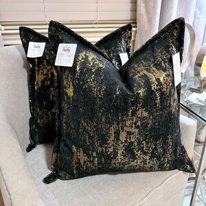 1-NWT GIGI CANTORIO
BLACK GOLD DECORATIVE PILLOWS (Read description for details)